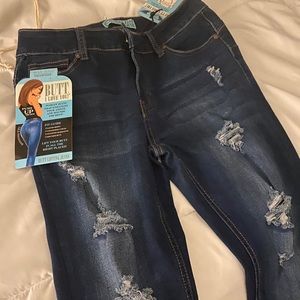 Distressed high waisted jeans